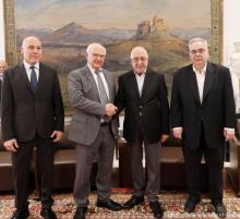 Reunión del Presidente del Parlamento Helénico con el Embajador de Cuba