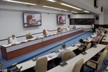 Raúl leads Political Bureau meeting