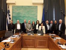 Recibe Grupo Parlamentario de amistad en Parlamento griego a Embajadora de Cuba