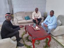 Recibe el Embajador de Cuba en Guinea Conakry a ex becarios en Cuba.