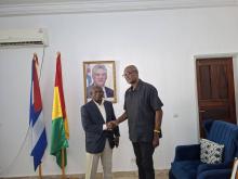Cien años con Fidel: Encuentro del Embajador de Cuba con el ex secretario general a.i. del PDG-RDA