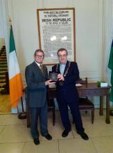 Visita embajador cubano al Alcalde de Dublin.