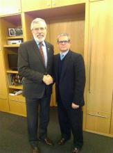 Embajador de Cuba en Irlanda sostiene entrevista con Gerry Adams, Presidente del Partido Sinn Féinn.