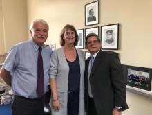 Sostiene Embajador de Cuba encuentro con Ministro del gobierno irlandés.