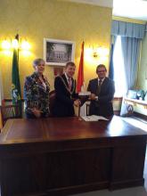 Embajador de Cuba realiza visita de cortesía al Alcalde de la ciudad de Cork.