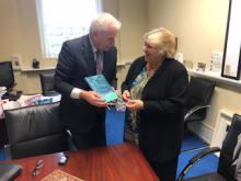 Dra. Aleida Guevara March sostuvo encuentro con el Ministro de Estado Finian McGrath.