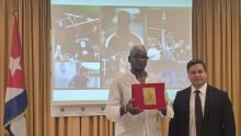 Emotivo homenaje a Yoel Despaigne por su ingreso al Salón Internacional de la Fama del Voleibol en Embajada de Cuba en Italia