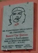 Se devela tarja en homenaje al Che Guevara en Roma.