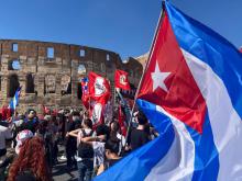 Realizan en Roma multitudinaria manifestación nacional de apoyo a Cuba Realizan en Roma multitudinaria manifestación nacional de apoyo a Cuba