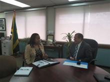 Embajadora de Cuba se reúne con Ministro de Industria, Comercio, Agricultura y Pesca de Jamaica.