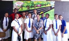 Honouring an invitation made by Ms. Monique Collins, faculty advisor for the Spanish Club at the Immaculate Conception High School in this capital, a representation of the Embassy of Cuba in Jamaica participated in a meeting held by the schools’ Spanish Club, an initiative that is part of the language immersion program developed by the faculty staff.