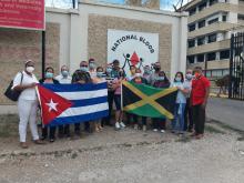 Miembros de la Misión Estatal de Cuba donan sangre en Jamaica en saludo al Día de la Rebeldía Nacional.