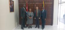 Embajador de Cuba sostiene encuentro con Directora Ejecutiva de la Bolsa de Valores de Jamaica.