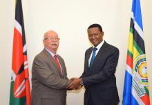 Canciller kenyano recibe al embajador de Cuba ante el país africano 