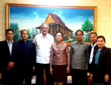 Ministra de Educación y Deportes de la República Democrática Popular Lao recibe a Embajador de Cuba.