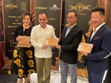 The Cuban ambassador was in charge of honor to launch the new tobacco. Photo: courtesy of the organizers