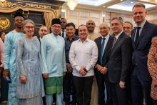 Primer Ministro de Malasia, Anwar Ibrahim, junto a Florentino Batista y embajadores y jefes de misión en Kuala Lumpur Primer Ministro de Malasia, Anwar Ibrahim, junto a Florentino Batista y embajadores y jefes de misión en Kuala Lumpur
