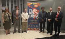 De izquierda a derecha: Encargada de Negocios de Uruguay, embajador de Colombia, embajador de Cuba, Ministro de Turismo de Sarawak, embajador de Perú, y embajador de México.