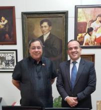 Florentino Batista González y el Secretario de Salud de Filipinas