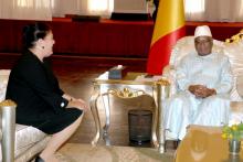 La nueva Embajadora de la República de Cuba, Liliana García Socarras, hizo entrega hoy ante el Presidente de la Republica de Mali, Su Excelencia Ibrahim Boubacar Keïta, las Cartas Credenciales que la acreditan como Embajadora Extraordinaria y Plenipotenciaria en esta nación.