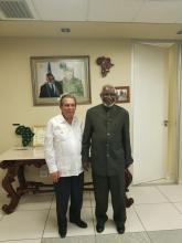 Sam Nujoma, Padre Fundador de Namibia, recibe al Embajador cubano. 