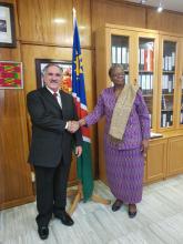 Nuevo Embajador de Cuba presenta las Copias de Estilo a la Canciller de Namibia. 