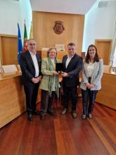 Recibe Alcalde de Gondomar a diplomáticos cubanos
