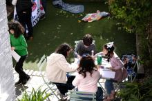 Niños y jóvenes descendientes de cubanos en Reino Unido conmemoran los aniversarios de la UJC y la OPJM.