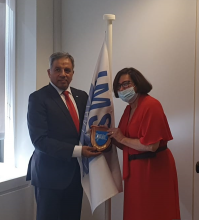 Sostiene Embajadora de Cuba en el Reino Unido encuentro con el Director General de la IMSO