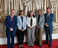 Funcionarios de la embajada de la República de Cuba en el Reino Unido sostuvieron el pasado 10 de abril, un encuentro con representantes del Departamento de Negocios y Comercio (DBT por sus siglas en inglés) del gobierno británico.