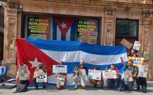 Británicos se movilizan en Londres en respaldo a Cuba.