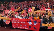 Sindicalistas del Reino Unido donan útiles escolares a Cuba.