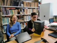In a simple and heartfelt ceremony, the deputy director of the Fidel Castro Center, Sissi Abay Diaz, presented the Collection of Reflections of Fidel Castro, a set of five volumes that were received by Par Kumaraswami, director of the Cuba Research Forum at the University of Nottingham and Antony Kapcia, deputy director of the entity..