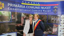 La Alcaldesa de la localidad de Nucet recibe a la embajadora de Cuba en Rumanía.