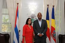 Embajadora cubana presenta sus Cartas Credenciales al Presidente de la República de Seychelles.