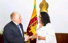 Recibe primera ministra de Sri Lanka a embajador cubano.