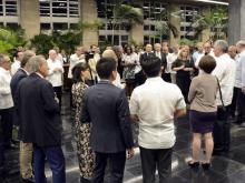 Presidente cubano recibe a participantes en FIHAV
