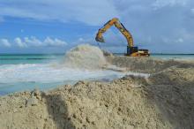 Replenishment of sand on beaches in Ciego de Avila to mitigate the effects of erosion. Photo: Ernesto Tristá