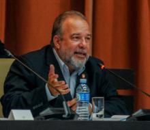 Como Primer Ministro, Díaz-Canel designó a Manuel Marrero Cruz, quien “se desempeñaba como Ministro de Turismo hace 16 años, y fue seleccionado para esta responsabilidad por el Comandante en Jefe, Fidel Castro Ruz