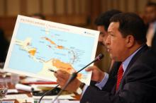 Momento fundacional de PetroCaribe, el 29 de junio de 2005, al sesionar el Primer Encuentro Energético de Jefes de Estado y/o de Gobierno del Caribe, celebrado en la ciudad de Puerto La Cruz, Venezuela. Foto: Radio Miraflores