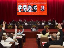 Hay un solo compromiso: defender la Revolución y proseguir, aceleradamente, la construcción de un socialismo que demanda mucho todavía, pues no se hereda una obra completa, sino una obra perfectible cuya continuación es un honor acometer