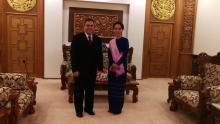 Consejera de Estado y Canciller de Myanmar recibe al Embajador de Cuba
