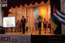Niños de la escuela 186, de Kiev, celebraron el 166 aniversario del natalicio de José Martí.