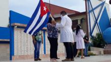 La Habana, 5 jul (Prensa Latina) El canciller de Cuba, Bruno Rodríguez, anunció hoy la próxima llegada de tres brigadas médicas a Sierra Leona, Guinea Ecuatorial y Sao Tomé y Príncipe para sumarse a los esfuerzos para frenar la Covid-19 en África. A través de la red social Twitter, el titular de la diplomacia cubana destacó los vínculos que unen a la mayor de las Antillas con ese continente y la necesaria solidaridad en tiempos de pandemia. En un contexto que impone cooperación y solidaridad, nuestros pro