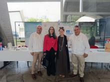 Con la presencia de la embajadora, Representante Permanente de Cuba ante la Organización, María del Carmen Herrera Caseiro; los doctores Rodolfo Arencibia, de la Universidad de La Habana y Tania Re de la Universidad de Génova, Italia; y el especialista Ysiniel Troche del proyecto de desarrollo local de Cuba “Flora: La botica de la abuela”, quedó inaugurada la muestra que, durante toda la semana, acercará al público al uso sostenible de la medicina natural. 