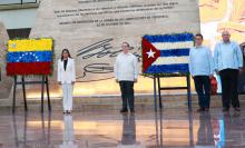 Venezuela y Cuba rinden tributo a los mártires de la defensa nacional víctimas de la agresión imperialista. 